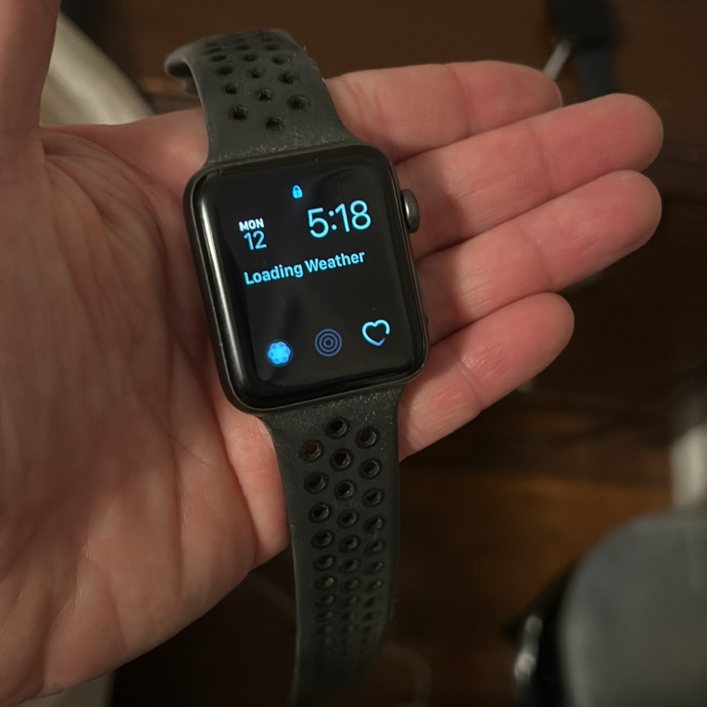 Apple Watch - Picture 2 of 3